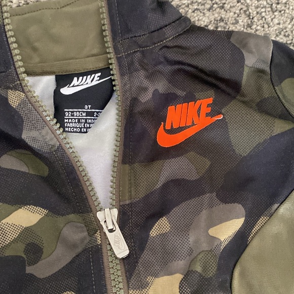 Boys Nike set Size 3T - Picture 2 of 2